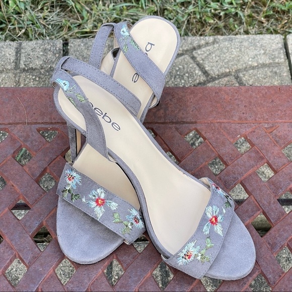 💋Bebe Gray Embroidered Floral Ankle Strap Faux Suede Open Toe Heels - Picture 12 of 15